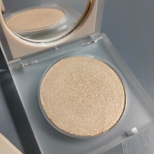 KKWBeauty Forever Highlighter MRS. West Collection